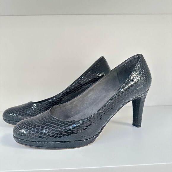 Stuart Weitzman Black Snakeskin Pumps, 7.5 - Picture 2 of 11